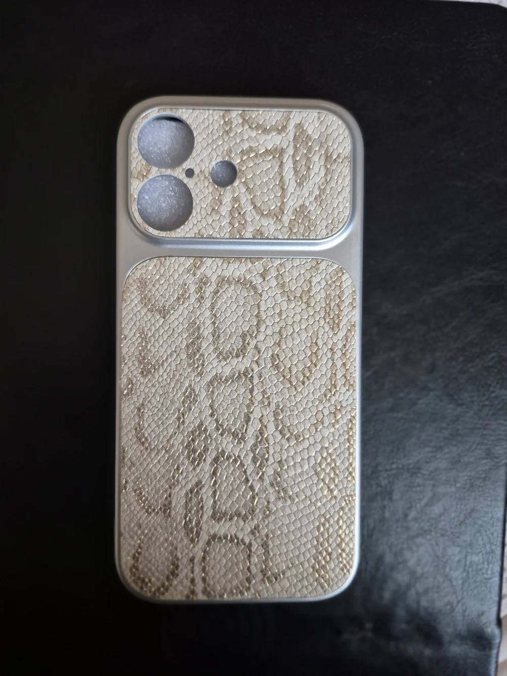 IPhone 17 Snake-Pattern Reptile Phone Case - Cream Silver